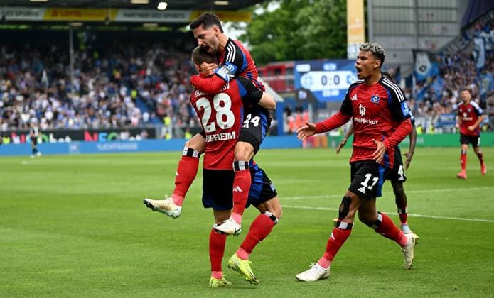 03.05.2025, xfux, Fussball 2.Bundesliga, SV Darmstadt 98 - Hamburger SV, v.l. Miro Muheim (Hamburger SV), Torschuetze Torschütze Ludovit Reis (Hamburger SV) Torjubel, Jubel, Goal celebration, celebrate the goal zum 0:1 jubelnd bejubelt jubelt jubeln Jubel, Ransford-Yeboah Königsdorffer Koenigsdoerfer (Hamburger SV) (DFL DFB REGULATIONS PROHIBIT ANY USE OF PHOTOGRAPHS as IMAGE SEQUENCES and or QUASI-VIDEO. Eine Lizenzierung dieses Bildes an und oder durch den SV Darmstadt 1898 e.V. sowie Tochterunternehmen ist nicht gestattet. No release of or sale to SV Darmstadt 1898 e.V.) Darmstadt