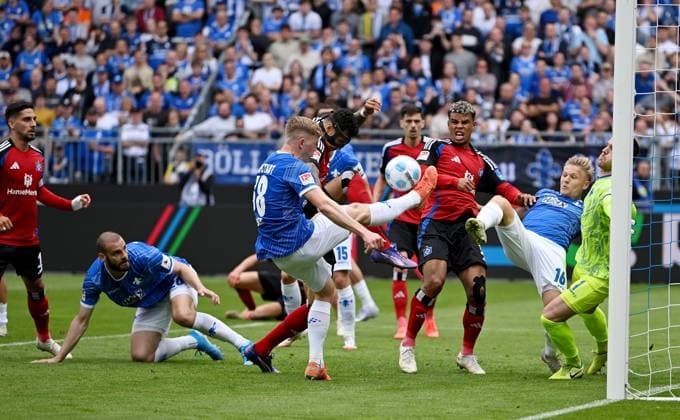 03.05.2025, xfux, Fussball 2.Bundesliga, SV Darmstadt 98 - Hamburger SV, v.l. Philipp Förster Foerster (SV Darmstadt 98), Davie Selke (Hamburger SV), Daniel Heuer Fernandes (Hamburger SV), Andreas Mueller Müller (SV Darmstadt 98), Marcel Schuhen (SV Darmstadt 98) (DFL DFB REGULATIONS PROHIBIT ANY USE OF PHOTOGRAPHS as IMAGE SEQUENCES and or QUASI-VIDEO. Eine Lizenzierung dieses Bildes an und oder durch den SV Darmstadt 1898 e.V. sowie Tochterunternehmen ist nicht gestattet. No release of or sale to SV Darmstadt 1898 e.V.) Darmstadt