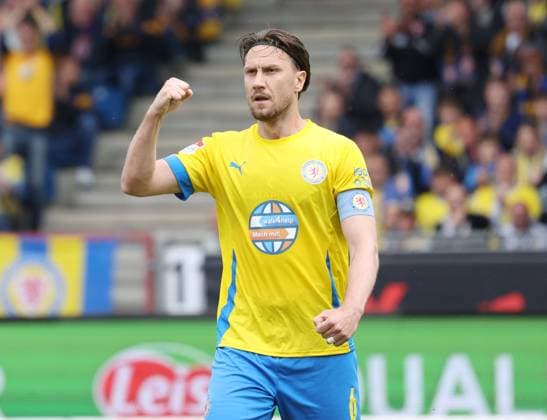 Eintracht BS vs Fortuna Düsseldorf Braunschweig, 03.05.2025, Fußball, Saison 24 25, 2. Bundesliga, 32. Spieltag, Eintracht Braunschweig vs Fortuna Düsseldorf, Bild zeigt: Ermin Bicakcic (BTSV, 6) Braunschweig