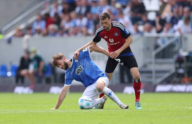 03.05.2025, xdcx, Fussball 2. Bundesliga, SV Darmstadt 98 - Hamburger SV, emonline, emspor, despor, v.l., Killian Corredor (SV Darmstadt 98), Jonas Meffert (Hamburger SV) DFL DFB REGULATIONS PROHIBIT ANY USE OF PHOTOGRAPHS AS IMAGE SEQUENCES AND OR QUASI-VIDEO.