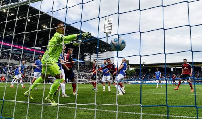03.05.2025, xfux, Fussball 2.Bundesliga, SV Darmstadt 98 - Hamburger SV, v.l. Marcel Schuhen (SV Darmstadt 98), Torschuetze Torschütze Ludovit Reis (Hamburger SV), Fabian Nürnberger Nuernberger (SV Darmstadt 98) Goal scored, Tor zum 0:1 (DFL DFB REGULATIONS PROHIBIT ANY USE OF PHOTOGRAPHS as IMAGE SEQUENCES and or QUASI-VIDEO. Eine Lizenzierung dieses Bildes an und oder durch den SV Darmstadt 1898 e.V. sowie Tochterunternehmen ist nicht gestattet. No release of or sale to SV Darmstadt 1898 e.V.) Darmstadt