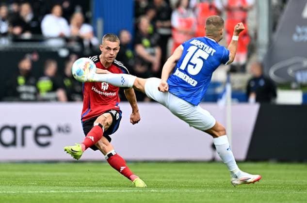 03.05.2025, xfux, Fussball 2.Bundesliga, SV Darmstadt 98 - Hamburger SV, v.l. Miro Muheim (Hamburger SV), Fabian Nürnberger Nuernberger (SV Darmstadt 98) (DFL DFB REGULATIONS PROHIBIT ANY USE OF PHOTOGRAPHS as IMAGE SEQUENCES and or QUASI-VIDEO. Eine Lizenzierung dieses Bildes an und oder durch den SV Darmstadt 1898 e.V. sowie Tochterunternehmen ist nicht gestattet. No release of or sale to SV Darmstadt 1898 e.V.) Darmstadt