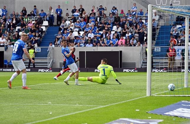 03.05.2025, xjhx, Fussball 2.Bundesliga, SV Darmstadt 98 - Hamburger SV v.l. William Mickelbrencis (Hamburger SV), celebrate the goal, Der Torjubel zum 0:3 abseitstor (DFL DFB REGULATIONS PROHIBIT ANY USE OF PHOTOGRAPHS as IMAGE SEQUENCES and or QUASI-VIDEO) Darmstadt