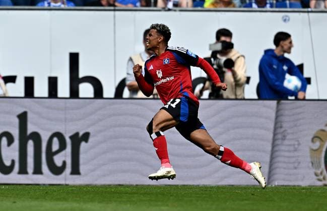 03.05.2025, xfux, Fussball 2.Bundesliga, SV Darmstadt 98 - Hamburger SV, v.l. Torschuetze Torschütze Ransford-Yeboah Königsdorffer Koenigsdoerfer (Hamburger SV) Torjubel, Jubel, Goal celebration, celebrate the goal zum 0:2 jubelnd bejubelt jubelt jubeln Jubel (DFL DFB REGULATIONS PROHIBIT ANY USE OF PHOTOGRAPHS as IMAGE SEQUENCES and or QUASI-VIDEO. Eine Lizenzierung dieses Bildes an und oder durch den SV Darmstadt 1898 e.V. sowie Tochterunternehmen ist nicht gestattet. No release of or sale to SV Darmstadt 1898 e.V.) Darmstadt