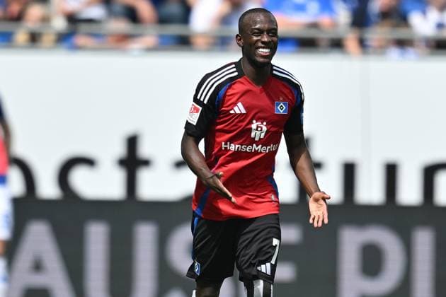 Fussball I Herren I Saison 2024-2025 I 2. Bundesliga I 32. Spieltag I SV Darmstadt 98 - Hamburger SV I 03.05.2025 Jean-Luc DompÃ (7, Hamburger SV) erzielt das 0:3 Darmstadt Böllenfalltor Hessen Deutschland