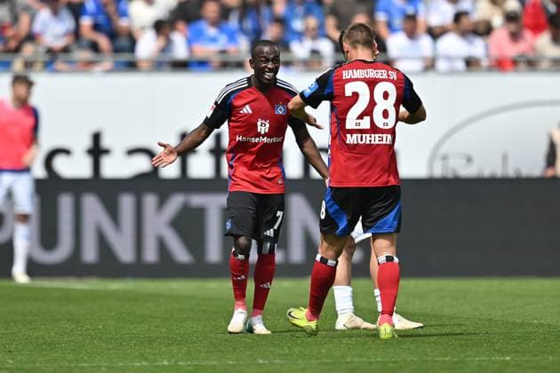Fussball I Herren I Saison 2024-2025 I 2. Bundesliga I 32. Spieltag I SV Darmstadt 98 - Hamburger SV I 03.05.2025 Jean-Luc DompÃ (7, Hamburger SV) erzielt das 0:3 Darmstadt Böllenfalltor Hessen Deutschland