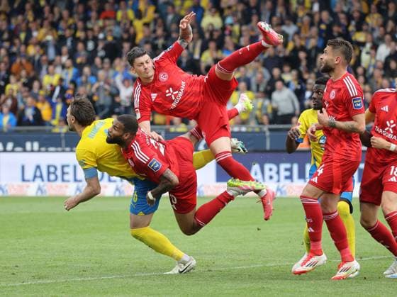 Eintracht BS vs Fortuna Düsseldorf Braunschweig, 03.05.2025, Fußball, Saison 24 25, 2. Bundesliga, 32. Spieltag, Eintracht Braunschweig vs Fortuna Düsseldorf, Bild zeigt: Dawid Kownacki (FD, 24) Braunschweig