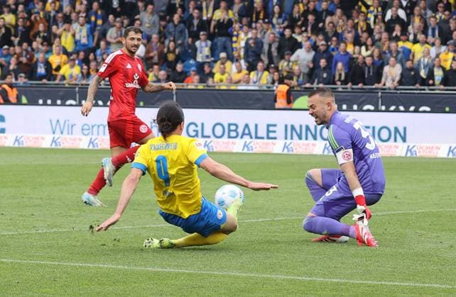 Eintracht BS vs Fortuna Düsseldorf Braunschweig, 03.05.2025, Fußball, Saison 24 25, 2. Bundesliga, 32. Spieltag, Eintracht Braunschweig vs Fortuna Düsseldorf, Bild zeigt: Rayan Philippe (BTSV, 9) Braunschweig