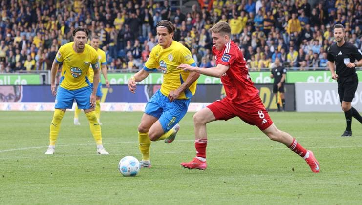 Eintracht BS vs Fortuna Düsseldorf Braunschweig, 03.05.2025, Fußball, Saison 24 25, 2. Bundesliga, 32. Spieltag, Eintracht Braunschweig vs Fortuna Düsseldorf, Bild zeigt: Levente Szabo (BTSV, 11) Braunschweig