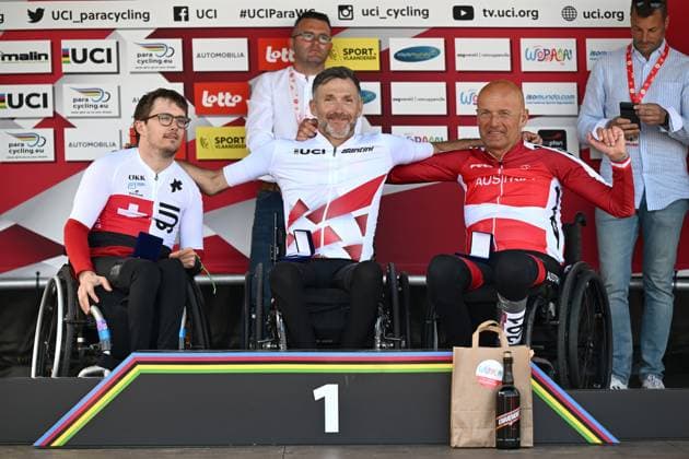 Sport Bilder des Tages The podium of the MH1 race, L-R, second MH1 Switzerland s Benjamin Früh and winner MH1 USA s Barry Wilcox and third MH1 Austria s Ernst Bachmaier celebrate on the podium during the road races at the UCI Para-Cycling Road World Cup event, Saturday 03 May 2025, in Brugge. The UCI Para-Cycling Road World Cup takes place from 01 to 04 May in Oostende and Brugge. LUCxCLAESSEN  x122529417x