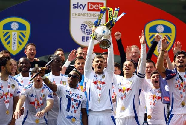 Sport Themen der Woche KW18 Sport Bilder des Tages JoÃ«l Piroe of Leeds United celebrate with the Championship trophy Plymouth Argyle v Leeds United, EFL Sky Bet Championship, Football, Home Park, Plymouth, UK - 03 May 2025 EDITORIAL USE ONLY No use with unauthorised audio, video, data, fixture lists, club league logos or live services. Online in-match use limited to 120 images, no video emulation. No use in betting, games or single club league player publications.  Copyright: xKieranxMcManus Shutterstockx 15280168aw