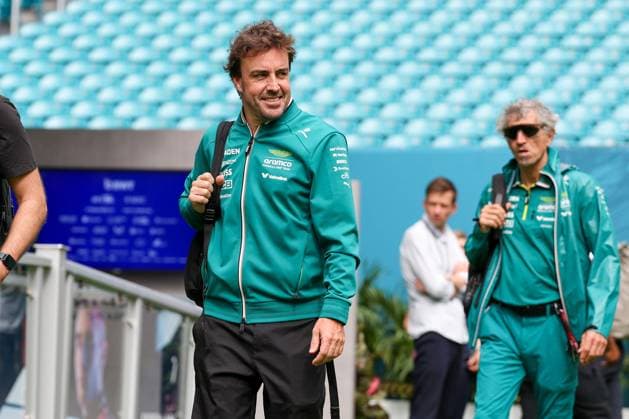 Fernando Alonso (Aston Martin Aramco) im Paddock, Grosser Preis von Miami, Motorsport, Herren, Formel 1, Sprint, 03.05.2025 Miami Florida USA