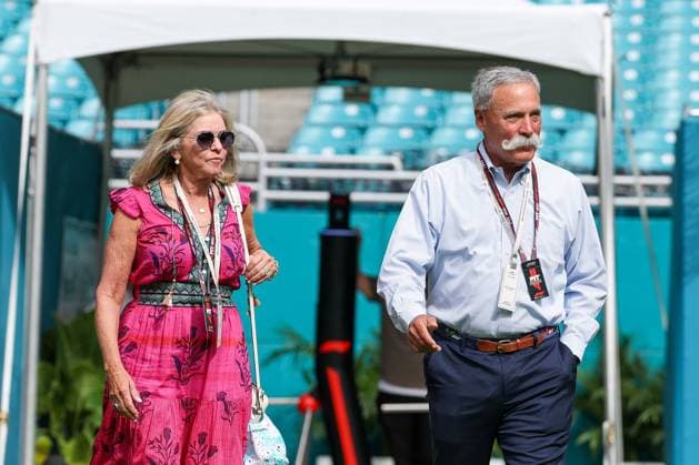 CEO Formel 1, Chase Carey mit Frau, Grosser Preis von Miami, Motorsport, Herren, Formel 1, Sprint, 03.05.2025 Miami Florida USA