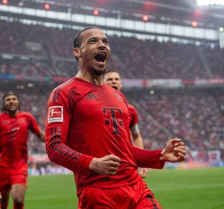 Fussball, Herren, 1. Bundesliga, Saison 2024 25 (32. Spieltag), RB Leipzig - FC Bayern München, Leroy Sane (FC Bayern), Jubel nach Tor zum 2:3, 03.05.2025, Copyright: xSebastianxRäppold MatthiasxKochx