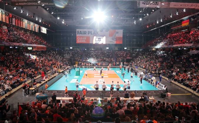 Max Schmeling Halle Übersicht, volle Tribünen Volleyball Bundesliga Herren Play Off Finale 3. Spiel Saison 2024 2025 03.05.2025 BR Volleys Berlin BRV vs SVG Lüneburg