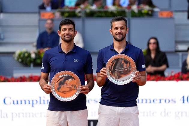 May 3, 2025, Madrid, Madrid, Spain: Marcelo Arevalo of El Salvador and Mate Pavic of Croatia pose with the second place trophies after losing against Horacio Zeballos of Argentina and Marcel Granollers of Spain during the Men DoubleÃ¢â‚¬â ¢s Final of Mutua Madrid Open 2025 - ATP, Tennis Herren Masters 1000 celebrated at Caja Magica on May 03, 2025 in Madrid, Spain. Madrid Spain - ZUMAa181 20250503_zaa_a181_096 Copyright: xOscarxJ.xBarrosox