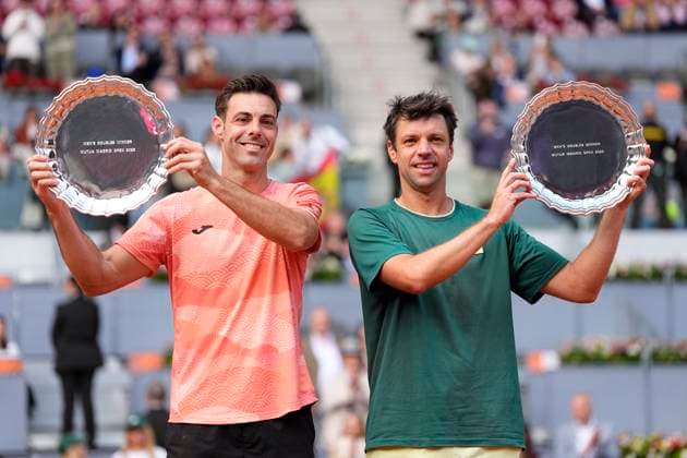 Sport Themen der Woche KW18 Sport Bilder des Tages May 3, 2025, Madrid, Madrid, Spain: Horacio Zeballos of Argentina and Marcel Granollers of Spain pose with the winners trophies after winning against Marcelo Arevalo of El Salvador and Mate Pavic of Croatia during the Men DoubleÃ¢â‚¬â ¢s Final of Mutua Madrid Open 2025 - ATP, Tennis Herren Masters 1000 celebrated at Caja Magica on May 03, 2025 in Madrid, Spain. Madrid Spain - ZUMAa181 20250503_zaa_a181_101 Copyright: xOscarxJ.xBarrosox