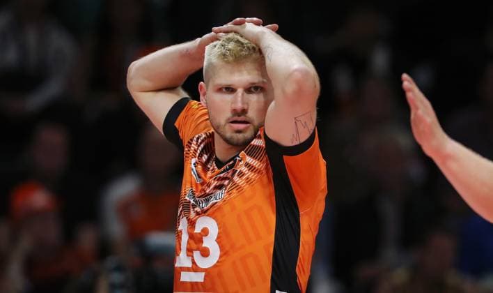 Ruben Schott Aktion Oberkörper Volleyball Bundesliga Herren Play Off Finale 3. Spiel Saison 2024 2025 03.05.2025 BR Volleys Berlin BRV vs SVG Lüneburg