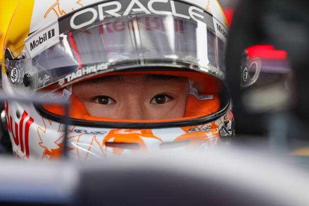 Yuki Tsunoda(Oracle Red Bull Racing) in der Box vor dem Sprint, Grosser Preis von Miami, Motorsport, Herren, Formel 1, Sprint, 03.05.2025 Miami Florida USA