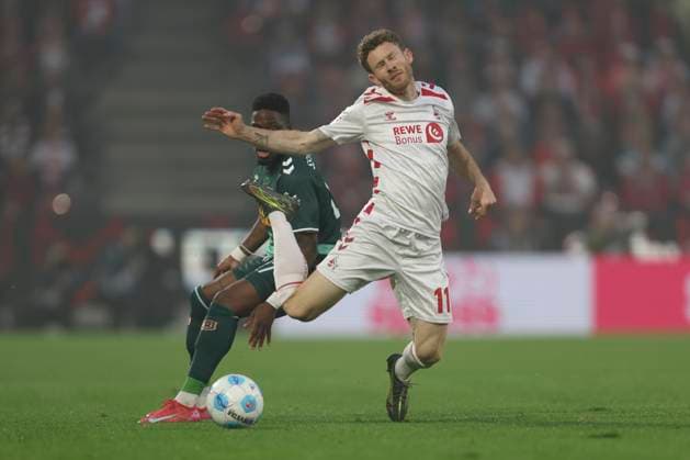 Florian Kainz (1. FC Koeln) und Frederic Ananou (SSV Jahn Regensburg) im Zweikampf waehrend des Spiels der 2. Bundesliga zwischen 1. FC Köln und Jahn Regensburg im RheinEnergieStadion am 03. May 2025 in Köln, Deutschland. (Foto von Oliver Kaelke DeFodi Images) +++ Florian Kainz (1. FC Koeln) und Frederic Ananou (SSV Jahn Regensburg) battle for the ball during the 2. Bundesliga match between 1. FC Köln and Jahn Regensburg at RheinEnergieStadion on May 3, 2025 in Cologne, Germany. (Photo by Oliver Kaelke DeFodi Images) DFB DFL REGULATIONS PROHIBIT ANY USE OF PHOTOGRAPHS AS IMAGE SEQUENCES AND OR QUASI-VIDEO. (Photo by Oliver Kaelke DeFodi Images)