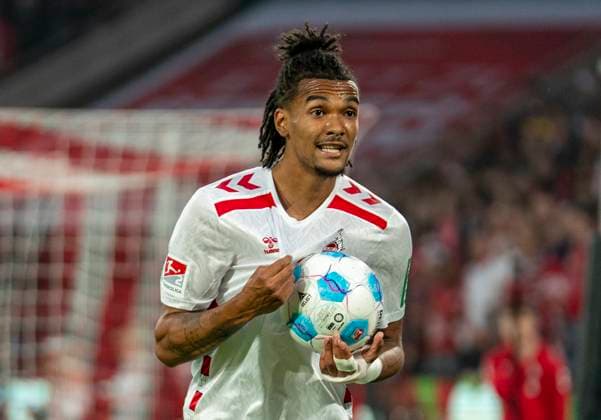 Damion Downs (1. FC Koeln, 42) ist fassungslos. 1. FC Köln - SSV Jahn Regensburg, 03.05.2025 Fussball, 2. Bundesliga, RheinEnergieStadion Köln DFL regulations prohibit any use of photographs as image sequences and or quasi-video.