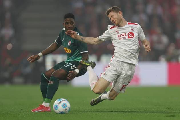 Sport Bilder des Tages Florian Kainz (1. FC Koeln) und Frederic Ananou (SSV Jahn Regensburg) im Zweikampf waehrend des Spiels der 2. Bundesliga zwischen 1. FC Köln und Jahn Regensburg im RheinEnergieStadion am 03. May 2025 in Köln, Deutschland. (Foto von Oliver Kaelke DeFodi Images) +++ Florian Kainz (1. FC Koeln) und Frederic Ananou (SSV Jahn Regensburg) battle for the ball during the 2. Bundesliga match between 1. FC Köln and Jahn Regensburg at RheinEnergieStadion on May 3, 2025 in Cologne, Germany. (Photo by Oliver Kaelke DeFodi Images) DFB DFL REGULATIONS PROHIBIT ANY USE OF PHOTOGRAPHS AS IMAGE SEQUENCES AND OR QUASI-VIDEO. (Photo by Oliver Kaelke DeFodi Images)