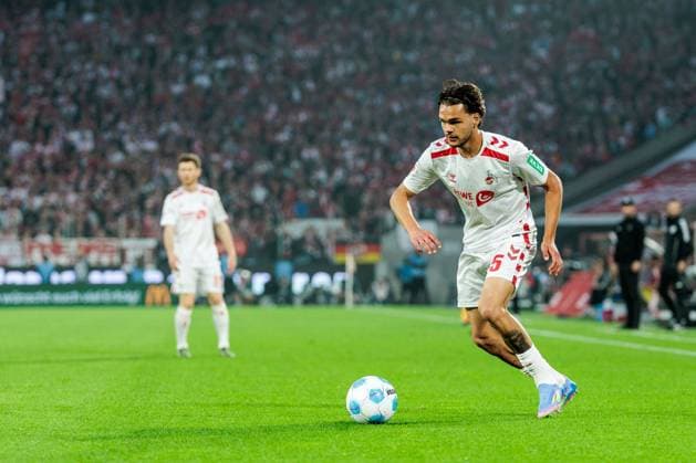 2. Fußball Bundesliga: 1. FC Köln - SSV Jahn Regensburg; 03.05.2025 Max Finkgräfe (1. FC Köln, 35) am Ball 2. Fußball Bundesliga, 1. FC Köln - SSV Jahn Regensburg, Köln, Rheinenergiestadion am 03.05.2025 DFL REGULATIONS PROHIBIT ANY USE OF PHOTOGRAPHS AS IMAGE SEQUENCES AND OR QUASI-VIDEO.