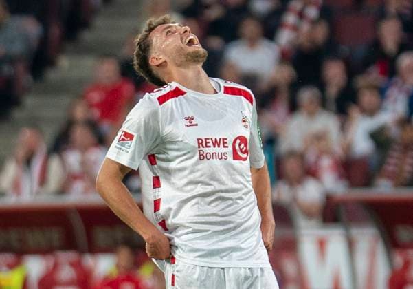 Luca Waldschmidt (1. FC Koeln, 9) ärgert sich. 1. FC Köln - SSV Jahn Regensburg, 03.05.2025 Fussball, 2. Bundesliga, RheinEnergieStadion Köln DFL regulations prohibit any use of photographs as image sequences and or quasi-video.