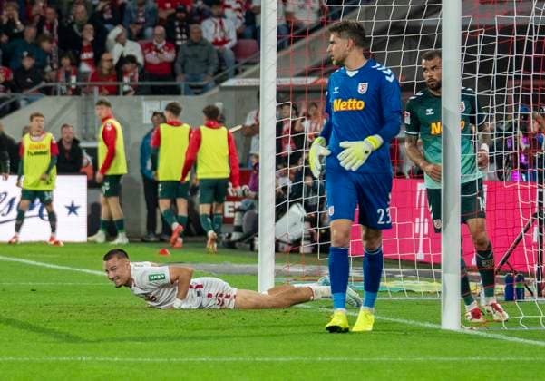 Tim Lemperle (1. FC Koeln, 19) verpasst die Führung für den 1.FC Köln. 1. FC Köln - SSV Jahn Regensburg, 03.05.2025 Fussball, 2. Bundesliga, RheinEnergieStadion Köln DFL regulations prohibit any use of photographs as image sequences and or quasi-video.