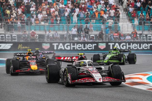 Oliver Bearman (MoneyGram Haas F1 Team, Großbritannien, 87) Yuki Tsunoda (Oracle Red Bull Racing, Japan, 22) USA, Formel 1 Weltmeisterschaft, Crypto.com Miami Grand Prix, Miami International Autodrome, Saison 2025, 03.05.2025 USA, Formel 1 Weltmeisterschaft, Crypto.com Miami Grand Prix, Miami International Autodrome, Saison 2025, 03.05.2025 Miami Copyright: xEibner-Pressefoto MaevaxBurillox EP_MBO