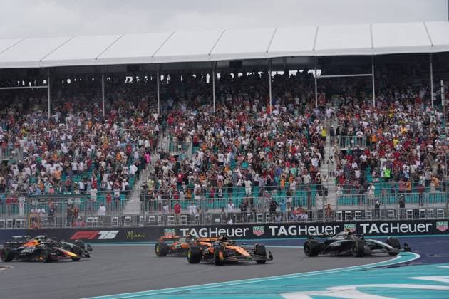 Formula 1 Crypto.com Miami Grand Prix 2025 03.05.2025, Miami International Autodrome, Miami, Formula 1 Crypto.com Miami Grand Prix 2025 ,im Bild Rennstart: Andrea Kimi Antonelli (ITA), Mercedes-AMG Petronas Formula One Team, Oscar Piastri (AUS), McLaren F1 Team, Lando Norris (GBR), Max Verstappen (NLD), Oracle Red Bull Racing