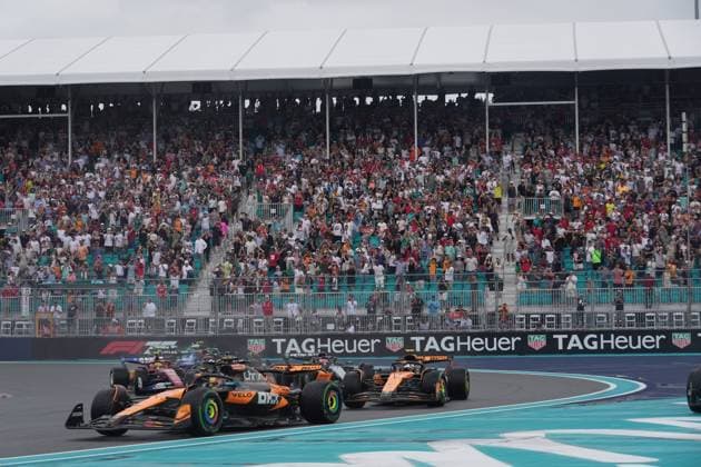 Formula 1 Crypto.com Miami Grand Prix 2025 03.05.2025, Miami International Autodrome, Miami, Formula 1 Crypto.com Miami Grand Prix 2025 ,im Bild Rennstart: Andrea Kimi Antonelli (ITA), Mercedes-AMG Petronas Formula One Team, Oscar Piastri (AUS), McLaren F1 Team, Lando Norris (GBR), Max Verstappen (NLD), Oracle Red Bull Racing