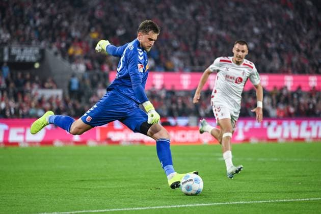 03.05.2025, Fussball, 2. Bundesliga, 32. Spieltag Saison 2024 2025, 1.FC Köln - Jahn Regensburg, Julian Pollersbeck (SSV Jahn Regensburg) xRHR-FOTO TKx