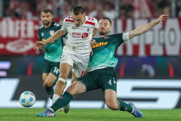 Fußball 2. Bundesliga 32. Spieltag 1. FC Köln - SSV Jahn Regensburg am 03.05.2025 im RheinEnergieStadion in Köln Tim Lemperle ( Köln ), links - Florian Ballas ( Regensburg ), rechts DFL regulations prohibit any use of photographs as image sequences and or quasi-video.