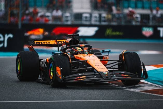F1 - MIAMI GRAND PRIX 2025 81 PIASTRI Oscar (aus), McLaren F1 Team MCL39, action during the Formula 1 Crypto.com Miami Grand Prix 2025, 6th round of the 2025 FIA Formula One World Championship, WM, Weltmeisterschaft from May 2 to 4, 2025 on the Miami International Autodrome, in Miami Gardens, Florida, United States of America - Miami GardensUnited States  Copyright: xANTONINxVINCENTx