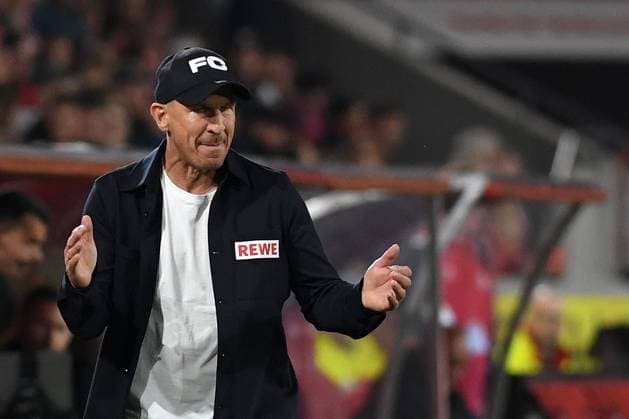 Trainer Gerhard Struber (1. FC Koeln) gestikuliert, gestik waehrend des Spiels der 2. Bundesliga zwischen 1. FC Köln und Jahn Regensburg im RheinEnergieStadion am 03. May 2025 in Köln, Deutschland. (Foto von Ralf Treese DeFodi Images) +++ Trainer Gerhard Struber (1. FC Koeln) gestures during the 2. Bundesliga match between 1. FC Köln and Jahn Regensburg at RheinEnergieStadion on May 3, 2025 in Cologne, Germany. (Photo by Ralf Treese DeFodi Images) DFB DFL REGULATIONS PROHIBIT ANY USE OF PHOTOGRAPHS AS IMAGE SEQUENCES AND OR QUASI-VIDEO. (Photo by Ralf Treese DeFodi Images)