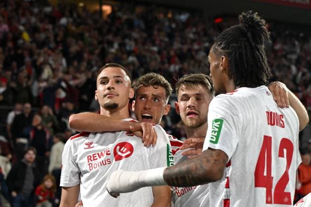 Tim Lemperle (1. FC Koeln) Torjubel, jubelt mit seiner Mannschaft nach dem Treffer zum 1:0 waehrend des Spiels der 2. Bundesliga zwischen 1. FC Köln und Jahn Regensburg im RheinEnergieStadion am 03. May 2025 in Köln, Deutschland. (Foto von Ralf Treese DeFodi Images) +++ Tim Lemperle (1. FC Koeln) celebrates after scoring his team™s first goal with teammates during the 2. Bundesliga match between 1. FC Köln and Jahn Regensburg at RheinEnergieStadion on May 3, 2025 in Cologne, Germany. (Photo by Ralf Treese DeFodi Images) DFB DFL REGULATIONS PROHIBIT ANY USE OF PHOTOGRAPHS AS IMAGE SEQUENCES AND OR QUASI-VIDEO. (Photo by Ralf Treese DeFodi Images)