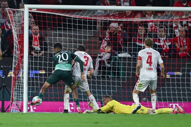 03.05.2025, Fussball, 2. Bundesliga, 32. Spieltag Saison 2024 2025, 1.FC Köln - Jahn Regensburg, Noah Ganaus (SSV Jahn Regensburg) erzielt das Tor zum 1:1, xRHR-FOTO TKx