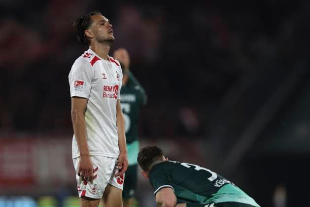 Max Finkgraefe (1. FC Koeln) ist enttaeuscht waehrend des Spiels der 2. Bundesliga zwischen 1. FC Köln und Jahn Regensburg im RheinEnergieStadion am 03. May 2025 in Köln, Deutschland. (Foto von Oliver Kaelke DeFodi Images) +++ Max Finkgraefe (1. FC Koeln) looks dejected during the 2. Bundesliga match between 1. FC Köln and Jahn Regensburg at RheinEnergieStadion on May 3, 2025 in Cologne, Germany. (Photo by Oliver Kaelke DeFodi Images) DFB DFL REGULATIONS PROHIBIT ANY USE OF PHOTOGRAPHS AS IMAGE SEQUENCES AND OR QUASI-VIDEO. (Photo by Oliver Kaelke DeFodi Images)