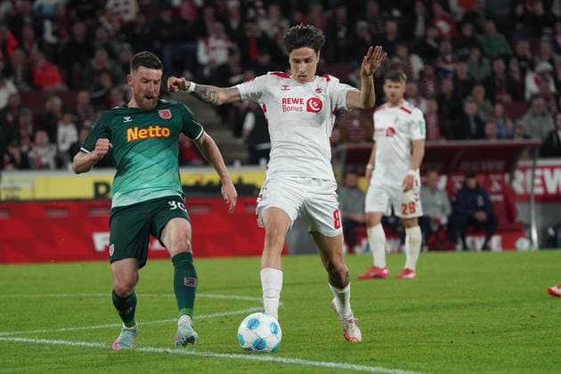 Fussball, 2.BL Saison 2024 2025, 1.FC Köln- SSV Jahn Regensburg 03.05.2025, Rheinenergie Köln Christian Kühlwetter, SSV Regensburg , Denis Husseinbasic FC Köln