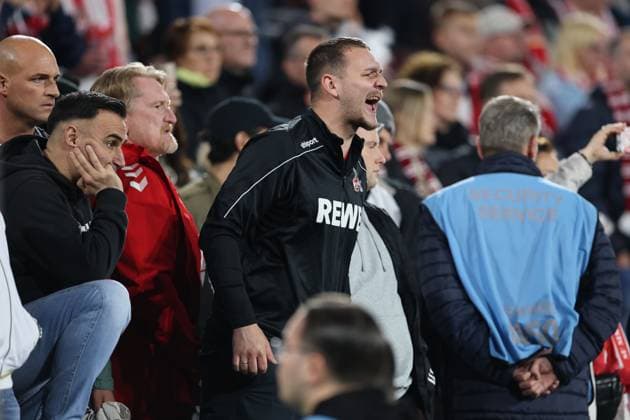GER, 2.FBL, 1. FC Koeln vs. SSV Jahn Regensburg 03.05.2025, Rheinenergie Stadion, Koeln, GER, 2.FBL, 1. FC Koeln vs. SSV Jahn Regensburg, im Bild: nach dem Spiel schreien die Koelner Fans wutentbrannt ¦. Trainer raus