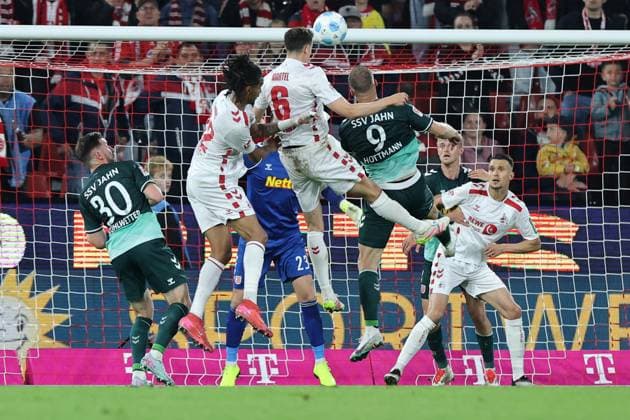 GER, 2.FBL, 1. FC Koeln vs. SSV Jahn Regensburg 03.05.2025, Rheinenergie Stadion, Koeln, GER, 2.FBL, 1. FC Koeln vs. SSV Jahn Regensburg, im Bild: Torchance fuer Eric Martel (FC Koeln 6),