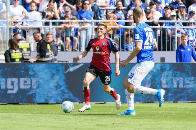 Emir Sahiti (29 Hamburger SV) and Aleksandar Vukotic (20 SV Darmstadt 98) during the 2. Bundesliga match between SV Darmstadt 98 and Hamburger SV at Stadion am Böllenfalltor, Darmstadt, Germany. (Sven Beyrich SPP)  Copyright: xSvenxBeyrich SPPx spp-en-SvBe-20250503-D4S_1029