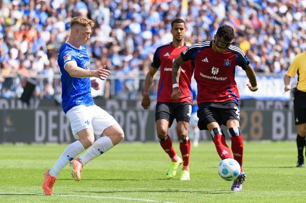 Davie Selke (27 Hamburger SV) and Clemens Riedel (38 SV Darmstadt 98) during the 2. Bundesliga match between SV Darmstadt 98 and Hamburger SV at Stadion am Böllenfalltor, Darmstadt, Germany. (Sven Beyrich SPP)  Copyright: xSvenxBeyrich SPPx spp-en-SvBe-20250503-D4S_1037