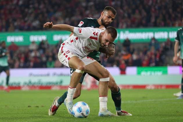 Tim Lemperle (1. FC Koeln) und Robin Ziegele (SSV Jahn Regensburg) im Zweikampf waehrend des Spiels der 2. Bundesliga zwischen 1. FC Köln und Jahn Regensburg im RheinEnergieStadion am 03. May 2025 in Köln, Deutschland. (Foto von Oliver Kaelke DeFodi Images) +++ Tim Lemperle (1. FC Koeln) und Robin Ziegele (SSV Jahn Regensburg) battle for the ball during the 2. Bundesliga match between 1. FC Köln and Jahn Regensburg at RheinEnergieStadion on May 3, 2025 in Cologne, Germany. (Photo by Oliver Kaelke DeFodi Images) DFB DFL REGULATIONS PROHIBIT ANY USE OF PHOTOGRAPHS AS IMAGE SEQUENCES AND OR QUASI-VIDEO. (Photo by Oliver Kaelke DeFodi Images)