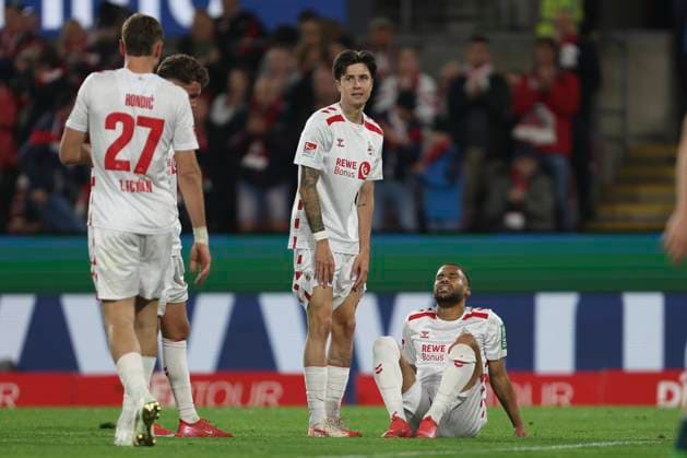 Linton Maina (1. FC Koeln) liegt verletzt am Boden waehrend des Spiels der 2. Bundesliga zwischen 1. FC Köln und Jahn Regensburg im RheinEnergieStadion am 03. May 2025 in Köln, Deutschland. (Foto von Oliver Kaelke DeFodi Images) +++ Linton Maina (1. FC Koeln) injured on the ground during the 2. Bundesliga match between 1. FC Köln and Jahn Regensburg at RheinEnergieStadion on May 3, 2025 in Cologne, Germany. (Photo by Oliver Kaelke DeFodi Images) DFB DFL REGULATIONS PROHIBIT ANY USE OF PHOTOGRAPHS AS IMAGE SEQUENCES AND OR QUASI-VIDEO. (Photo by Oliver Kaelke DeFodi Images)