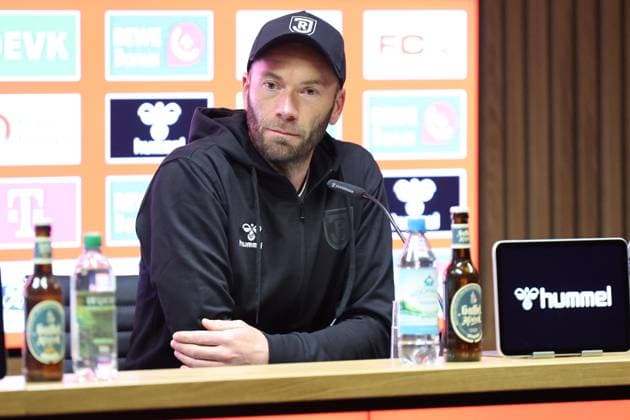 GER, 2.FBL, 1. FC Koeln vs. SSV Jahn Regensburg 03.05.2025, Rheinenergie Stadion, Koeln, GER, 2.FBL, 1. FC Koeln vs. SSV Jahn Regensburg, im Bild: Andreas Patz Trainer Headcoach (Jahn Regensburg),Pressekonferenz (PK) nach dem Spiel,