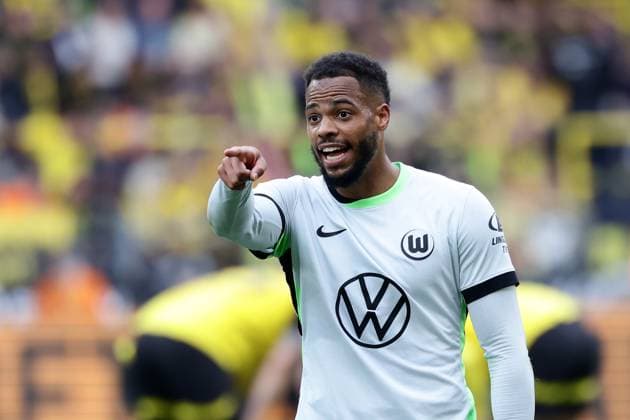 Fußball, 1. Bundesliga: Borussia Dortmund - VfL Wolfsburg, 32. Spieltag, Signal Iduna Park, Lukas Nmecha (VfL Wolfsburg) gestikuliert, DFB DFL REGULATIONS PROHIBIT ANY USE OF PHOTOGRAPHS AS IMAGE SEQUENCES AND OR QUASI-VIDEO. Copyright: JoachimxBywaletz xJB-Sportfoto