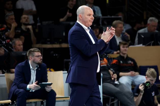 DEU, DVV, 1.VBL, BR Volleys vs. Lueneburg, 03.05.2025, Max-Schmeling-Halle, Berlin, DEU, DVV, 1.VBL, BR Volleys vs. Lueneburg, im Bild Trainer Joel Banks (BR Volleys)