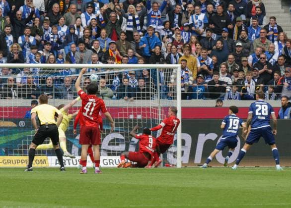 04.05.2025, xhettx, Fussball 2.Bundesliga, Karlsruher SC - 1.FC Kaiserslautern v.l. Das 1:0 für den KSC durch Louey Ben Farhat (Karlsruhe SC, 19) (DFL DFB REGULATIONS PROHIBIT ANY USE OF PHOTOGRAPHS as IMAGE SEQUENCES and or QUASI-VIDEO)